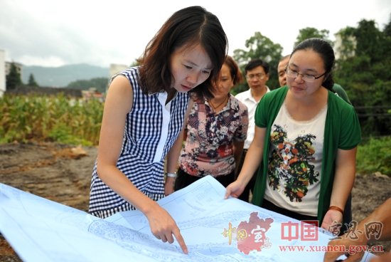  突出重点 抢抓进度 加快推进易地扶贫搬迁工作有序实施