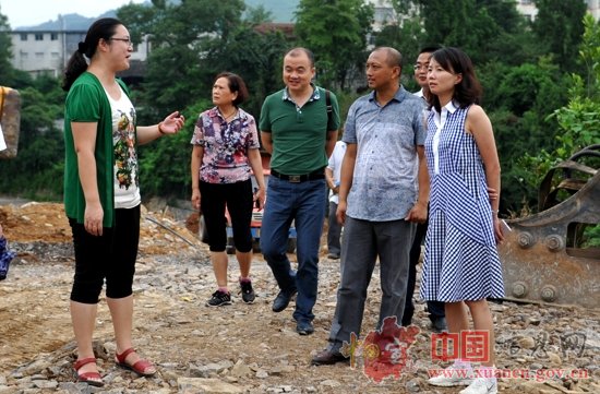  突出重点 抢抓进度 加快推进易地扶贫搬迁工作有序实施
