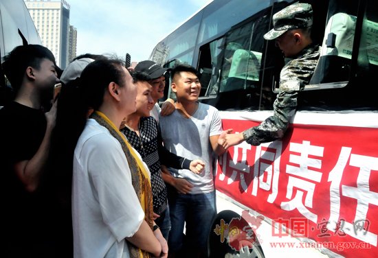 宣恩欢送新兵入伍