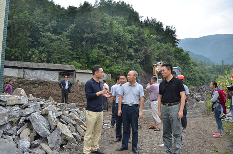 省州易地扶贫搬迁工作组来鹤调研易地扶贫搬迁工作