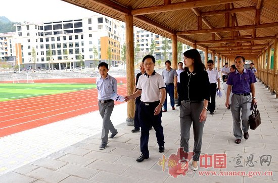 方先明一行来宣恩调研重点项目建设情况
