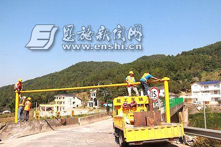 吉阳线限高限重通行 确保高速桥梁涵洞安全(图)