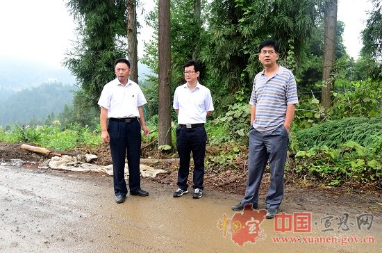 陈学明一行来宣恩视察脱贫攻坚情况