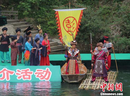 《土王出征》表演。　唐小晴 摄