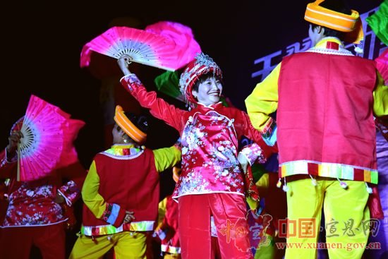 广场舞点燃全民健身热情