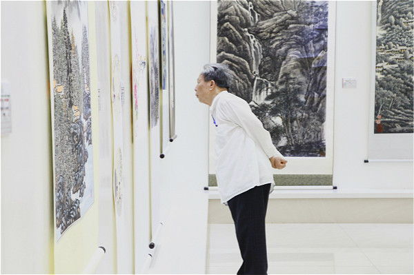 观展群众1
