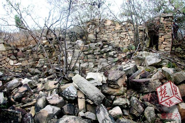 湖北深山惊现清代古山寨，残存房基20多间