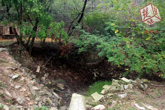 湖北深山惊现清代古山寨，残存房基20多间