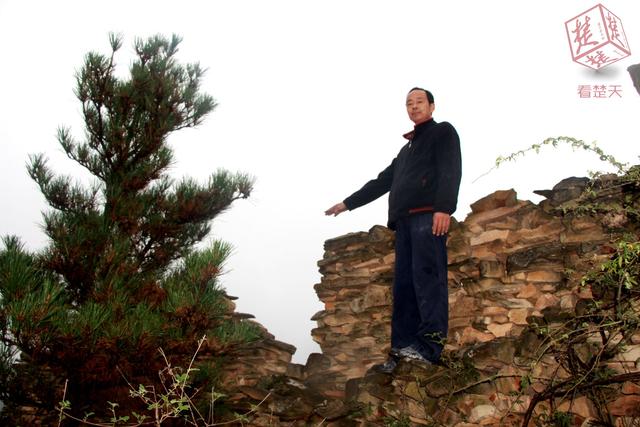 湖北深山惊现清代古山寨，残存房基20多间
