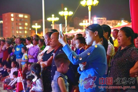 广场舞点燃全民健身热情