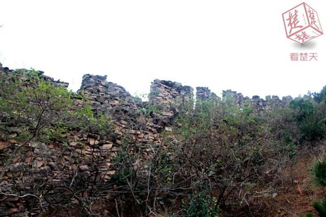 湖北深山惊现清代古山寨，残存房基20多间