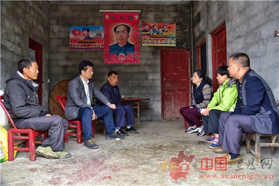 刘智勇到椒园镇店子坪村看望慰问贫困户