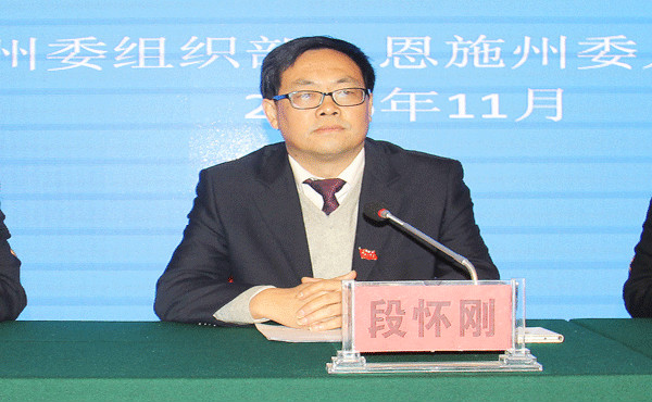 州卫生计生委党组书记段怀刚出席新闻发布会_meitu_3