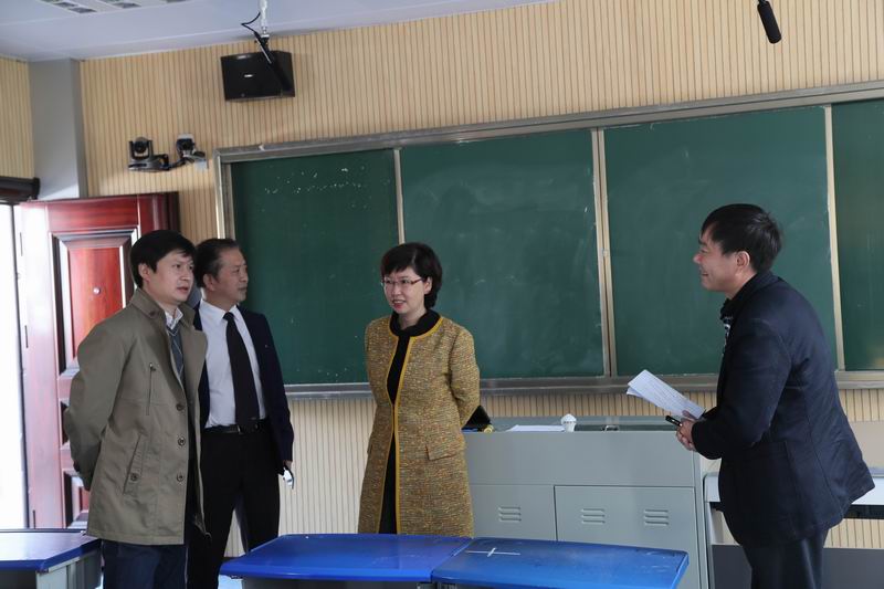 州政协副主席刘晓冰督查我县教育工作