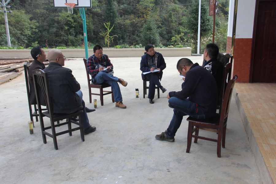 廖于实听取驻村第一书记工作汇报