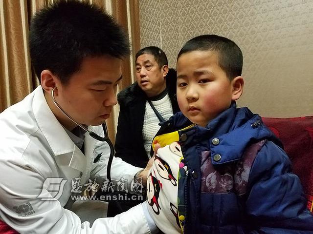 恩施州16名先天性心脏病儿童赴京接受免费治疗