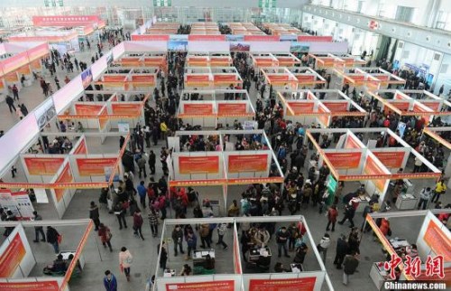 资料图。招聘会现场。<a target='_blank' href='http://www.chinanews.com/'>中新社</a>发 刘长山 摄