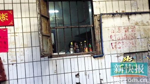 记者暗访外卖餐馆:公厕也能注册 3天拿“营业执照”