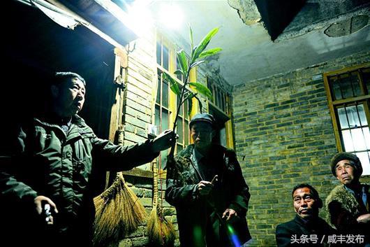图文：点亮大山的黑夜