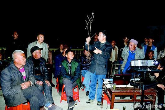 图文：点亮大山的黑夜