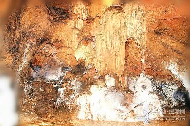 建始红岩寺镇现奇异景观溶洞 历时已有1亿多年