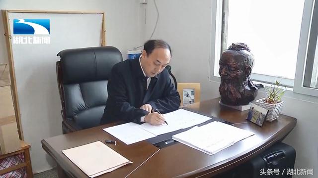 周洪宇：让中小学教师拥有公职身份