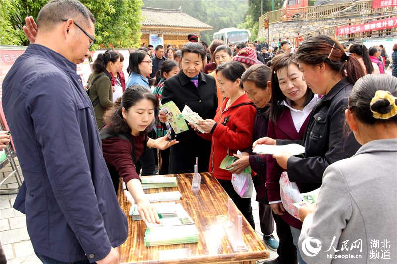 湖北咸丰：“荆楚红色文艺轻骑兵” 为深山群众送文化大餐【4】
