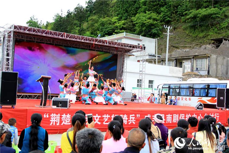 湖北咸丰：“荆楚红色文艺轻骑兵” 为深山群众送文化大餐【5】