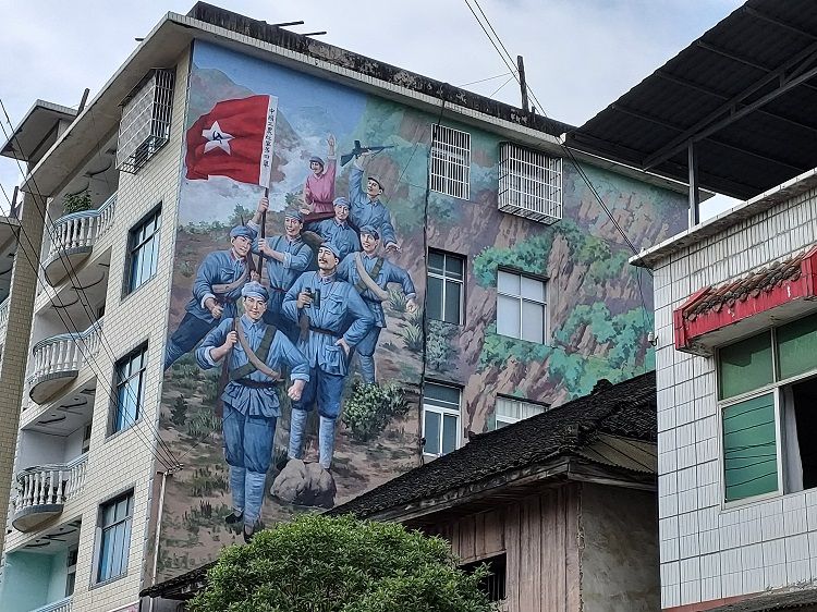 鹤峰五里乡红色墙绘扮靓革命老区