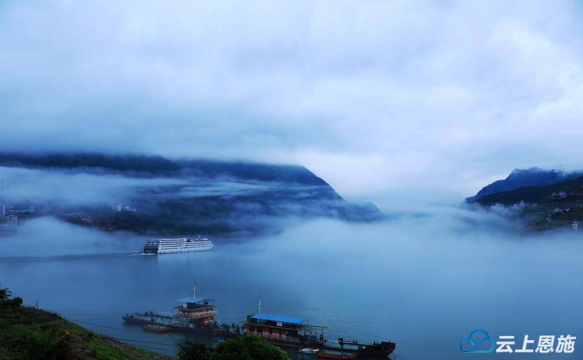巴东：峡江画城
