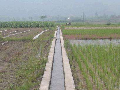 县供销社助力两道村引水灌溉工程