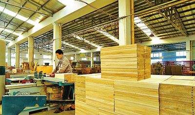 竹山县强化措施理顺木材加工市场