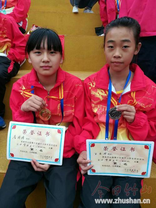 文峰乡中心小学荣获女子400米冠亚军