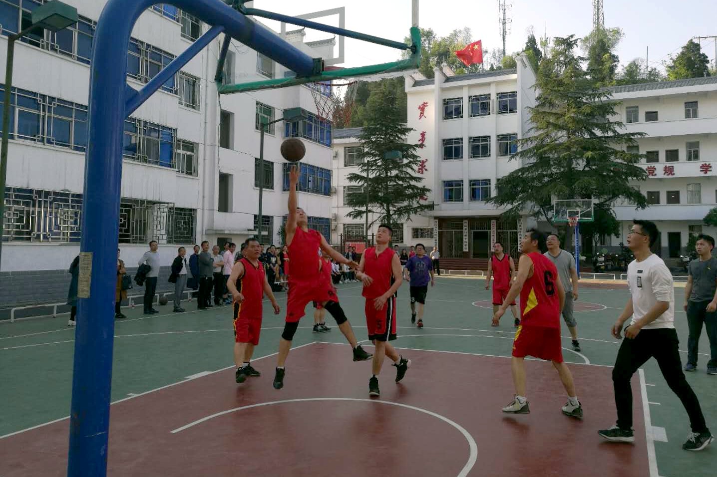 县委党校组织学员举行篮球友谊赛
