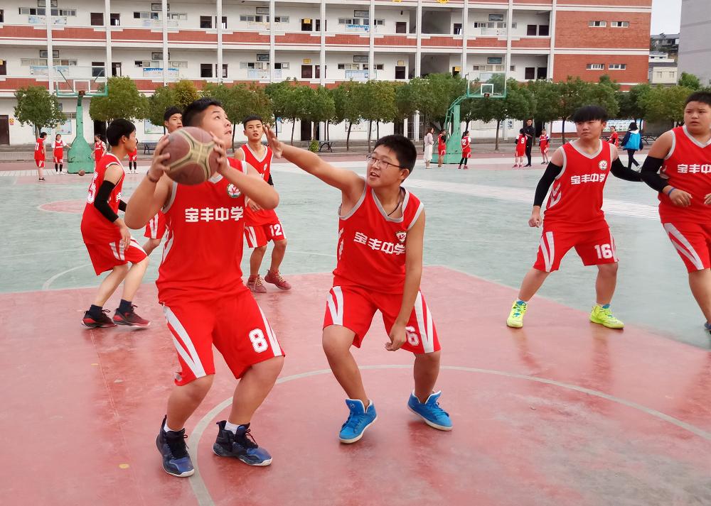 宝丰中学积极备战全县首届中学生篮球赛