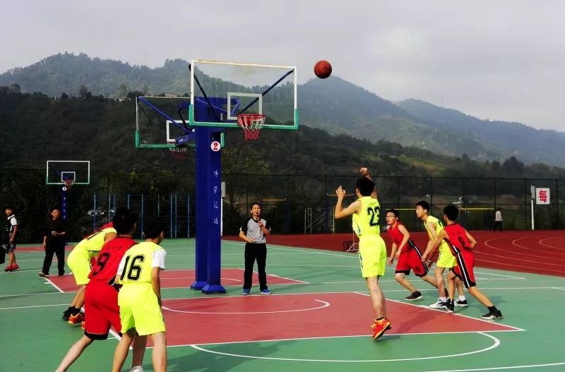 竹山县首届中学生校园篮球联赛火热开赛