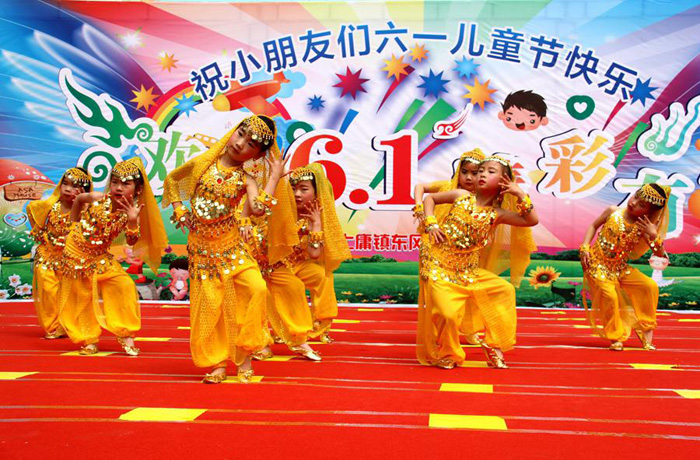 上庸中心幼儿园：载歌载舞喜庆“六一”儿童节