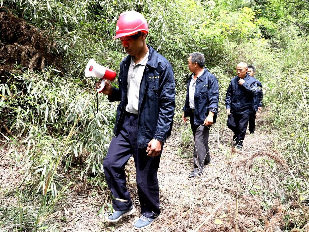 竹山县1540名生态护林员着装上岗