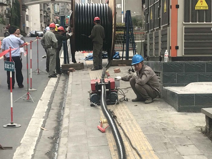 竹山供电公司改造升级城区供电设备解决城网线路重载问题