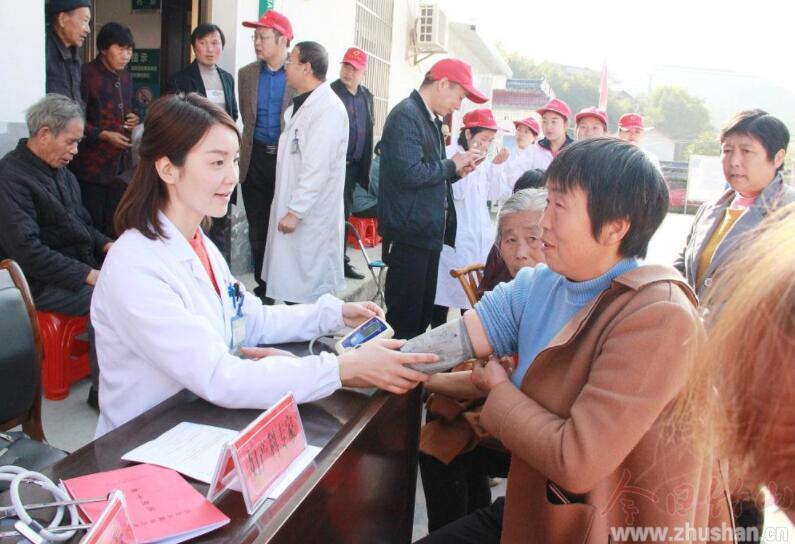 县第二人民医院开展“服务百姓健康行动”义诊活动