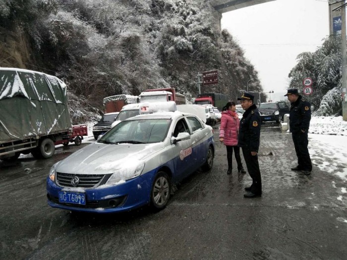 县交通局多措并举确保雨雪天气道路交通安全畅通