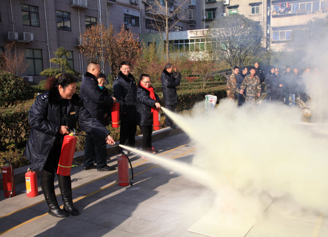 竹山县地税局：让税务干部过把“消防瘾”