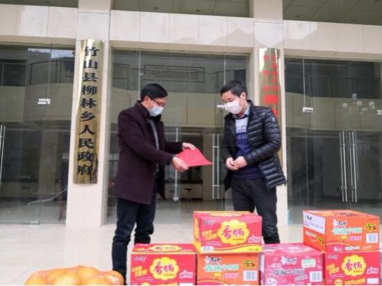 柳林乡洪坪超市：捐款捐物支援一线