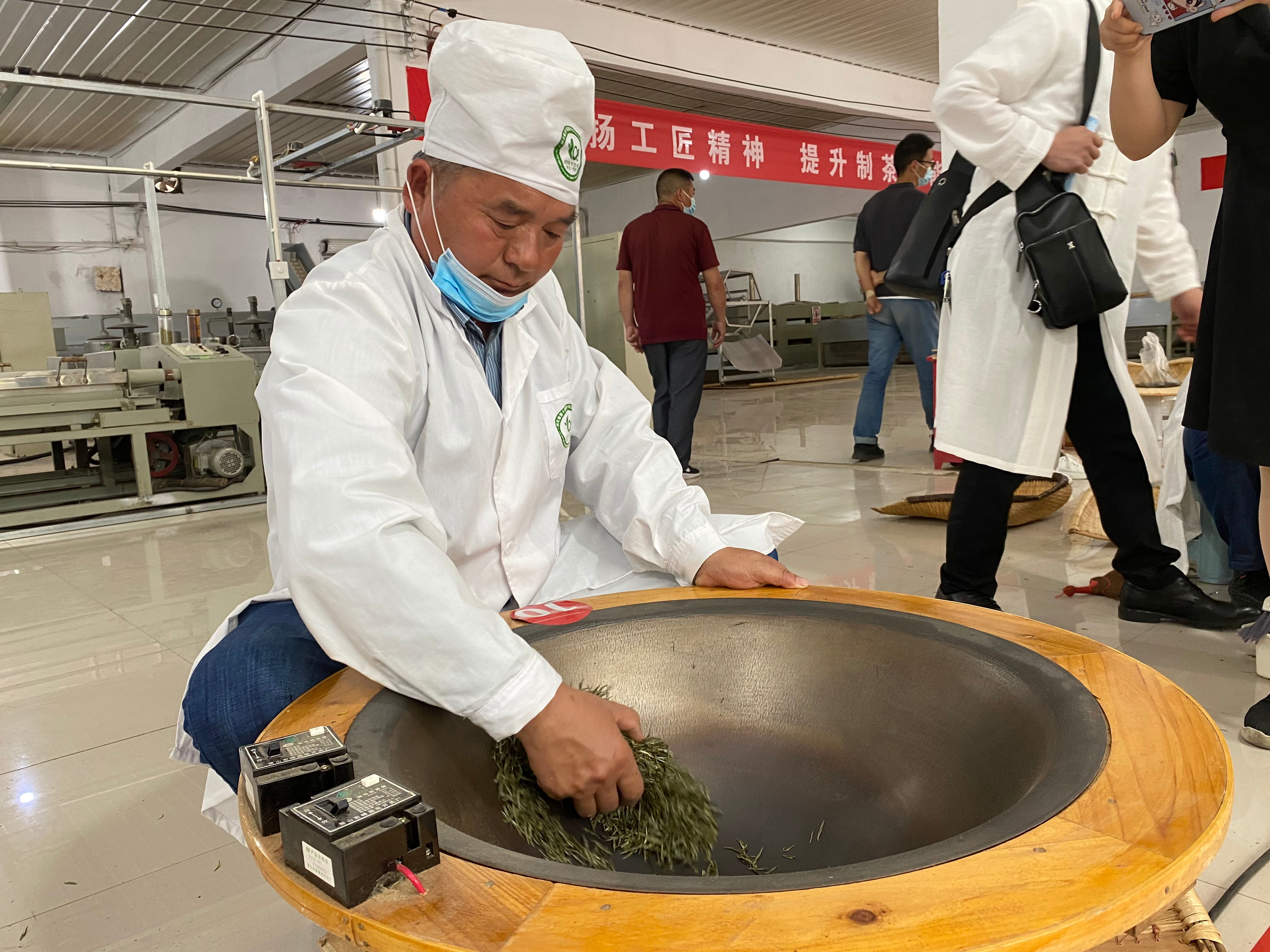 全市茶叶制作技能竞赛在我县举办