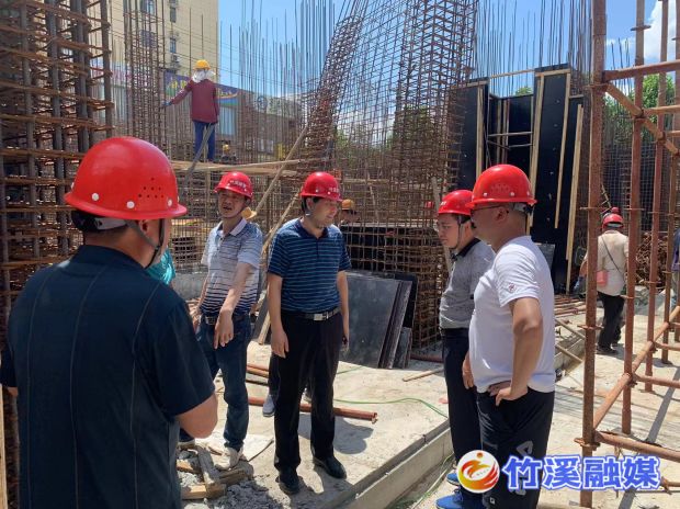 督办绿谷人防工程进度