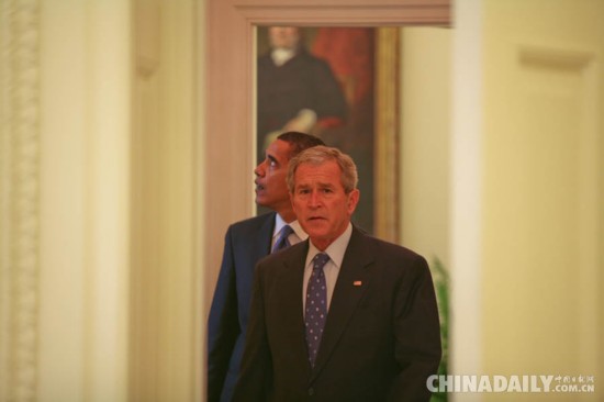 奥巴马初入白宫 小布什当&ldquo;导游&rdquo;