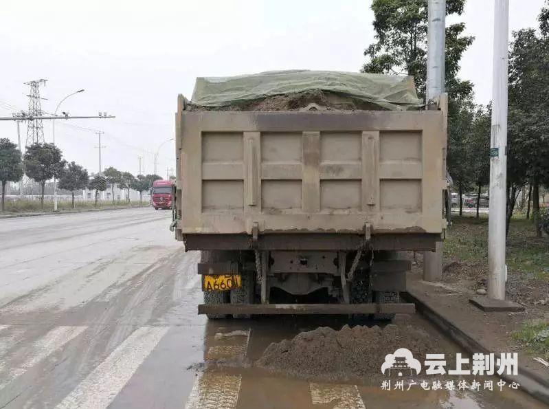 交警频出招，助力荆州创建国家环境保护模范城市！