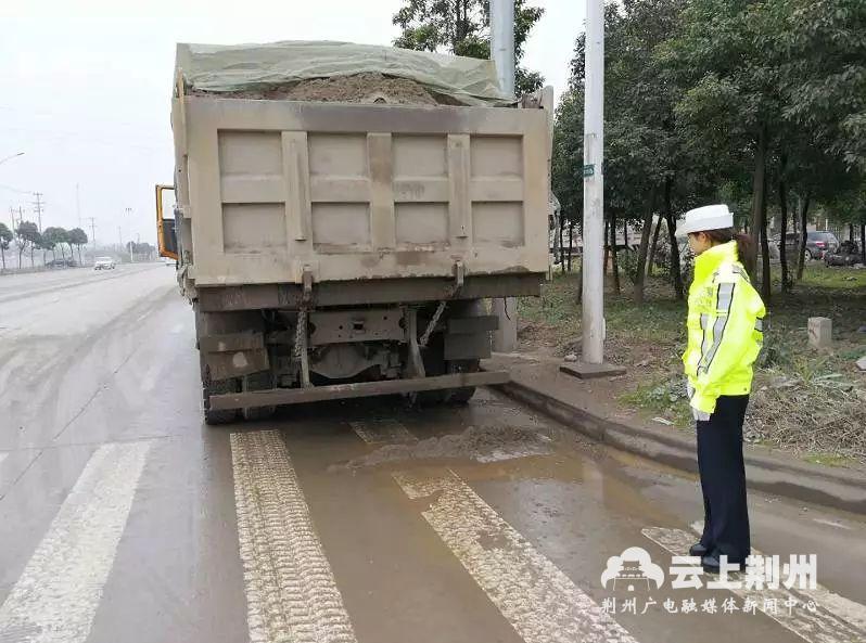 交警频出招，助力荆州创建国家环境保护模范城市！