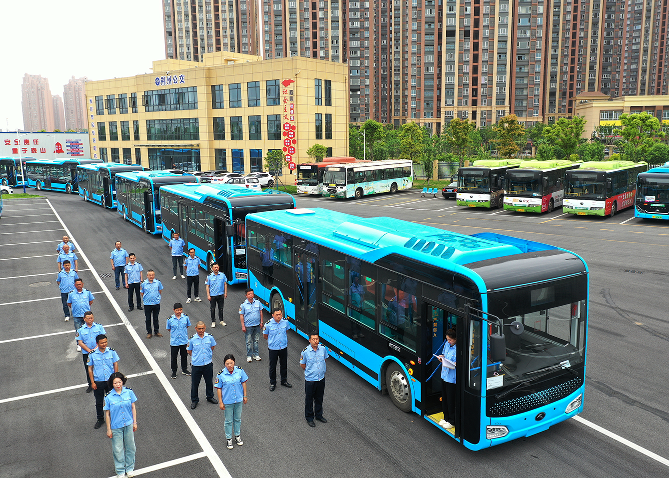 荆州公交再添16辆新能源客车