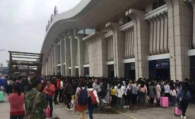 铁路局通知：纸质车票将被取消 实现一机行天下